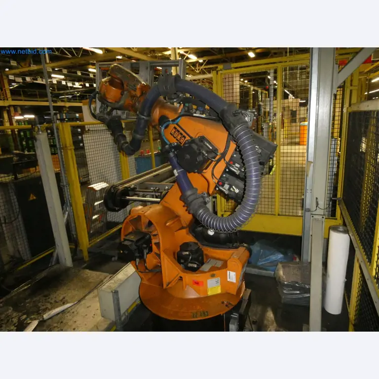 Robots, welding equipment and assembly accessories from the automotive industry-133