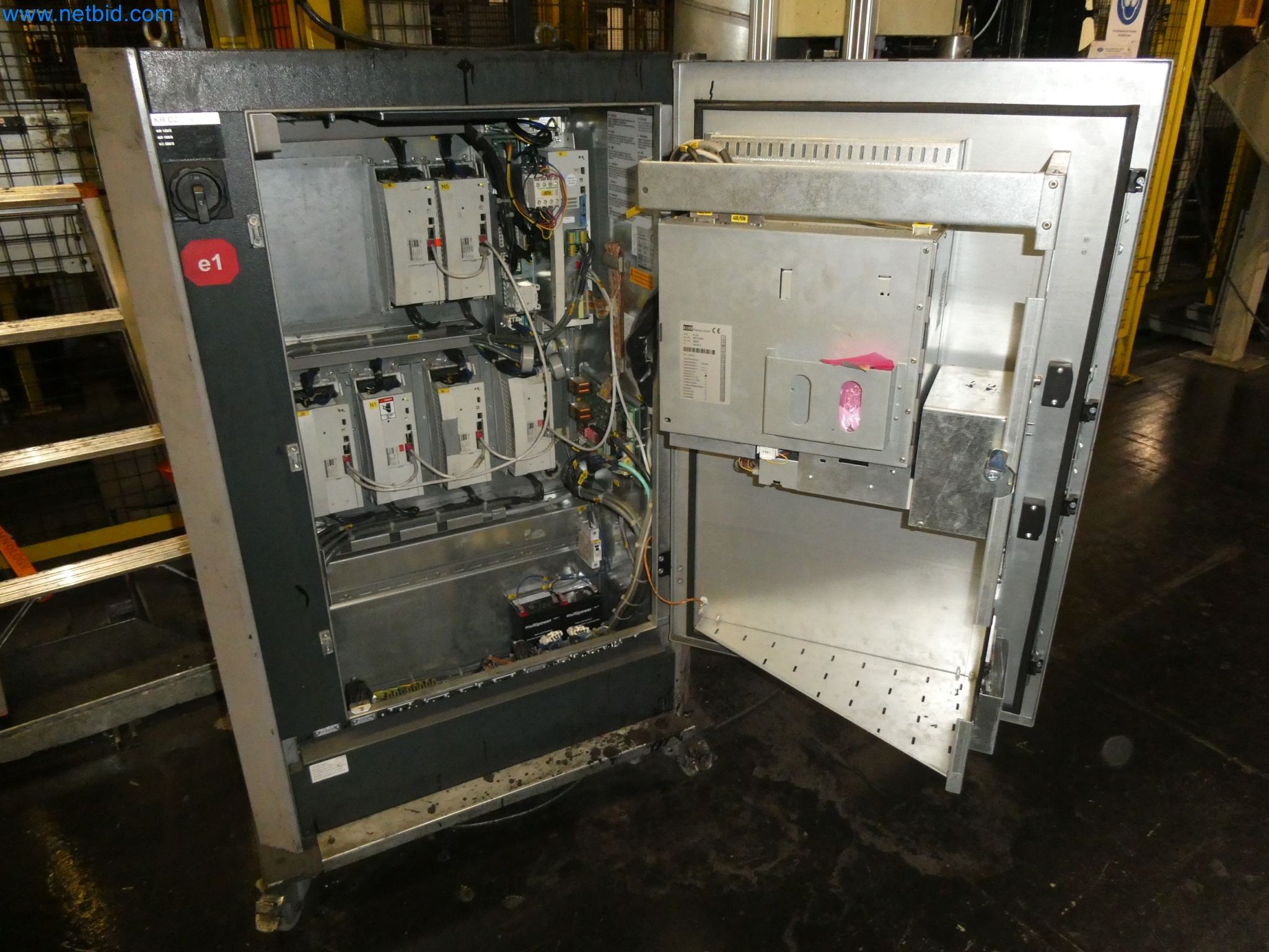 Robots, welding equipment and assembly accessories from the automotive industry-135