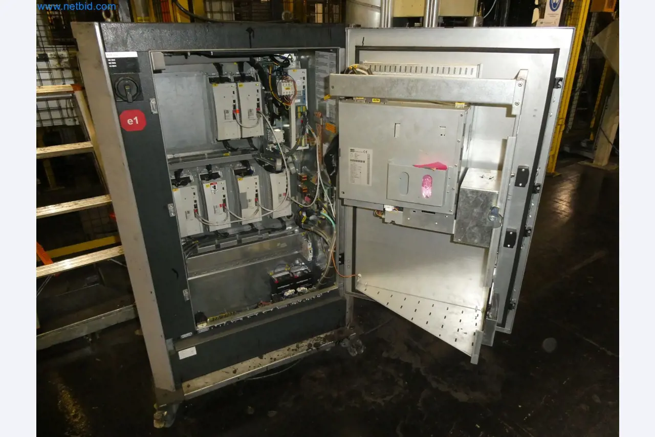 Robots, welding equipment and assembly accessories from the automotive industry-135