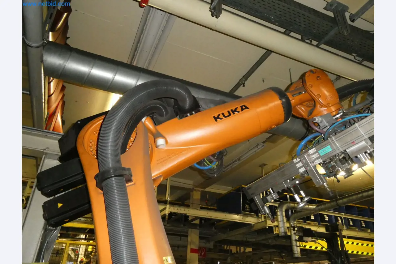 Robots, welding equipment and assembly accessories from the automotive industry-14