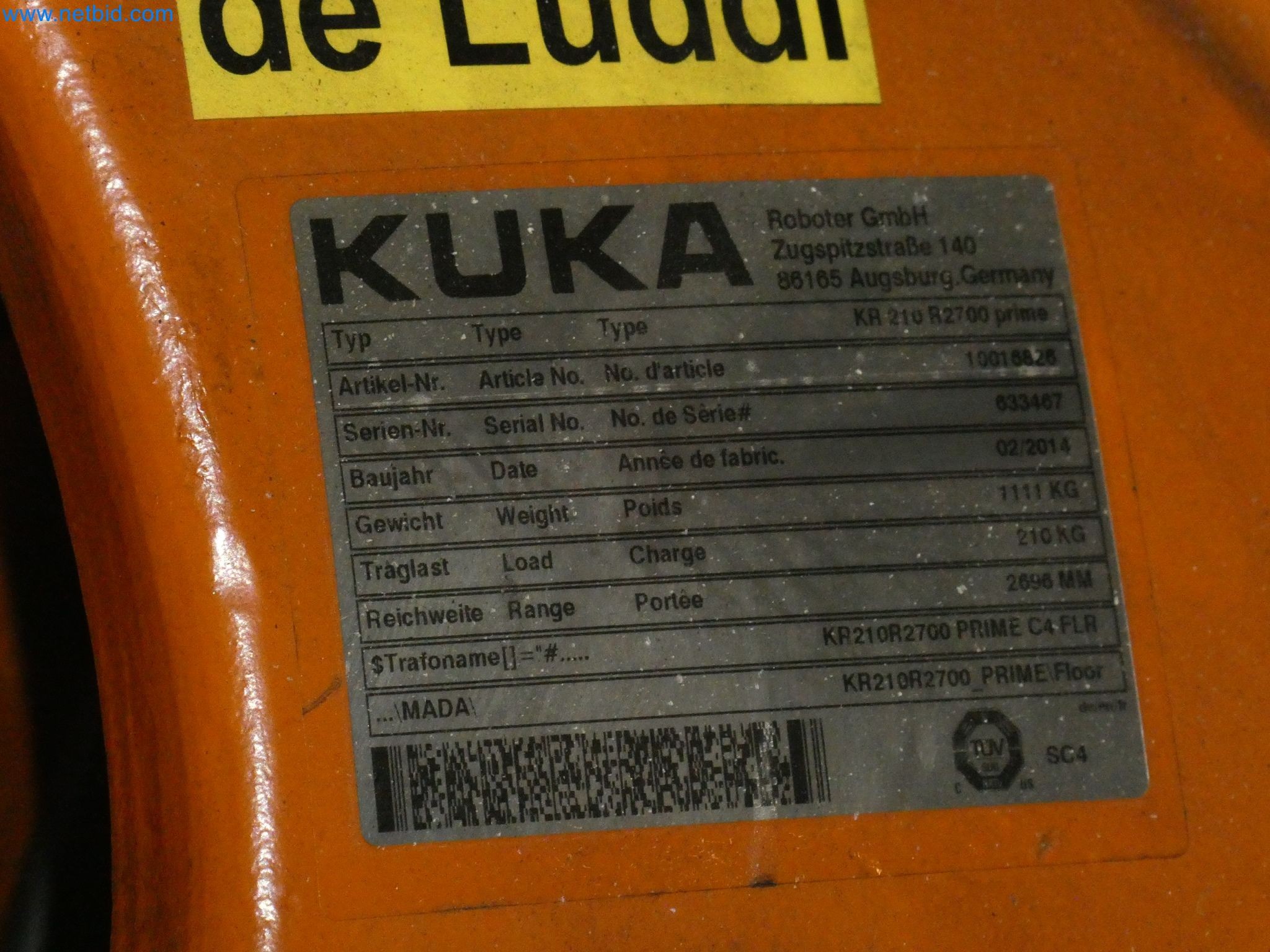 Robots, welding equipment and assembly accessories from the automotive industry-16