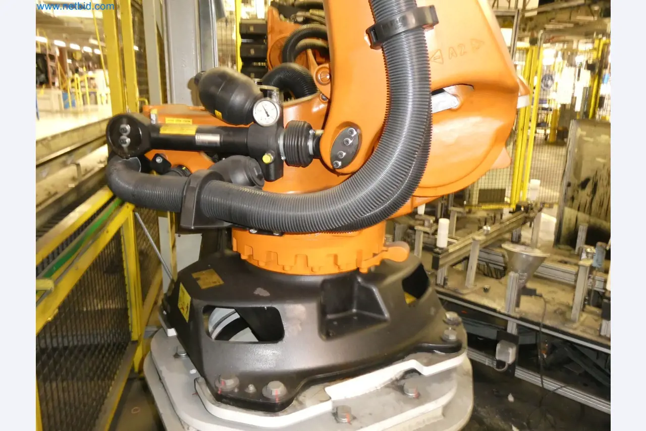 Robots, welding equipment and assembly accessories from the automotive industry-17