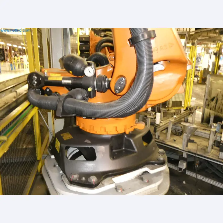 Robots, welding equipment and assembly accessories from the automotive industry-17