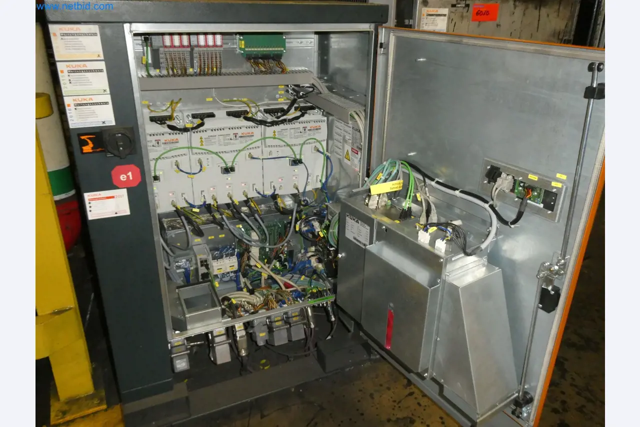 Robots, welding equipment and assembly accessories from the automotive industry-19