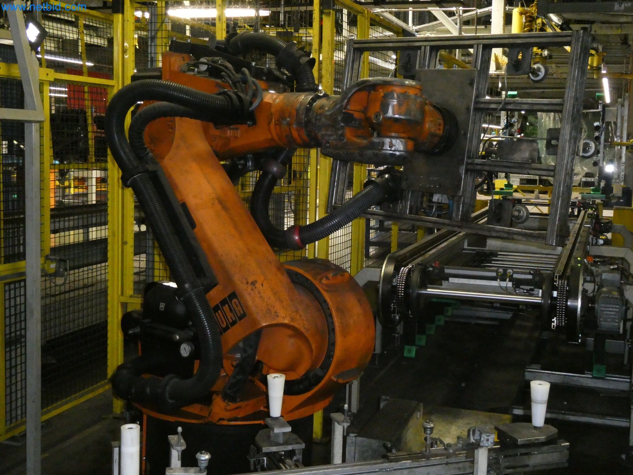 Robots, welding equipment and assembly accessories from the automotive industry-1