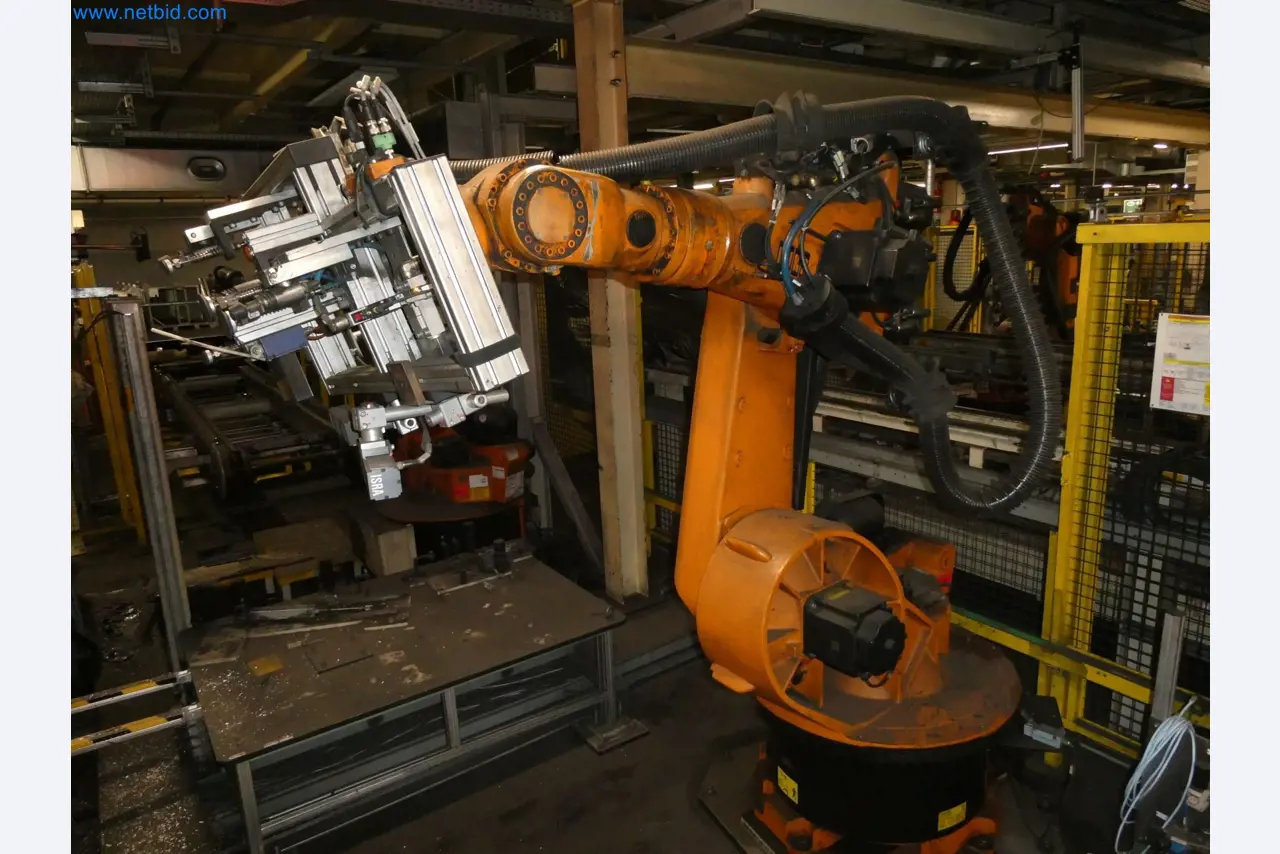 Robots, welding equipment and assembly accessories from the automotive industry-21