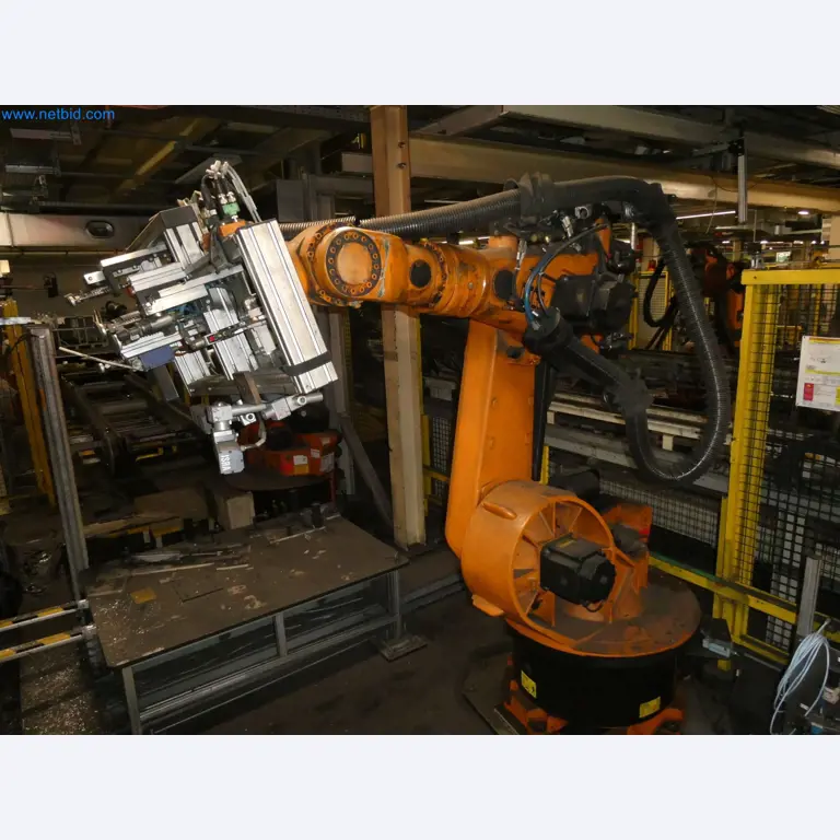 Robots, welding equipment and assembly accessories from the automotive industry-21