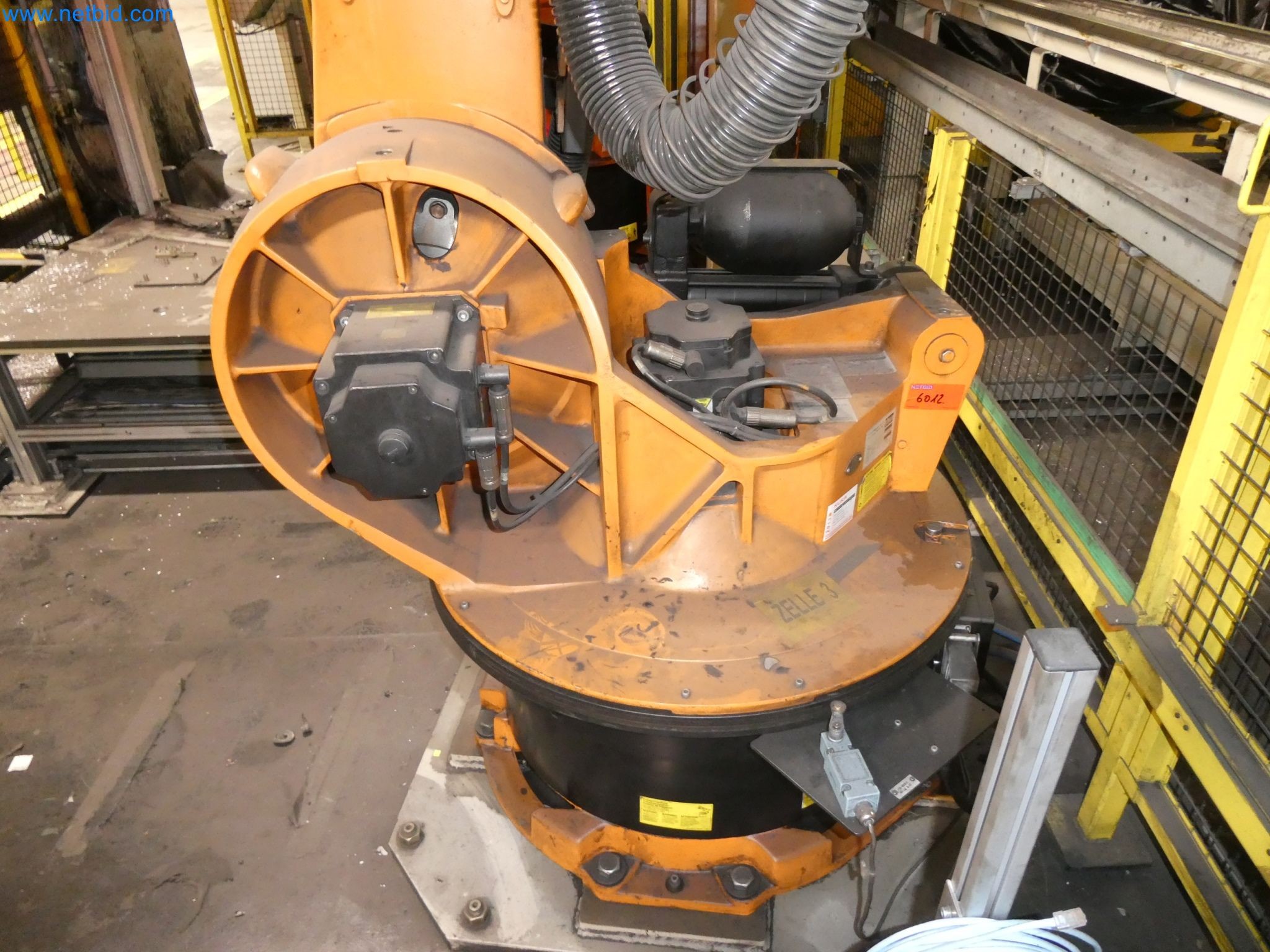 Robots, welding equipment and assembly accessories from the automotive industry-22