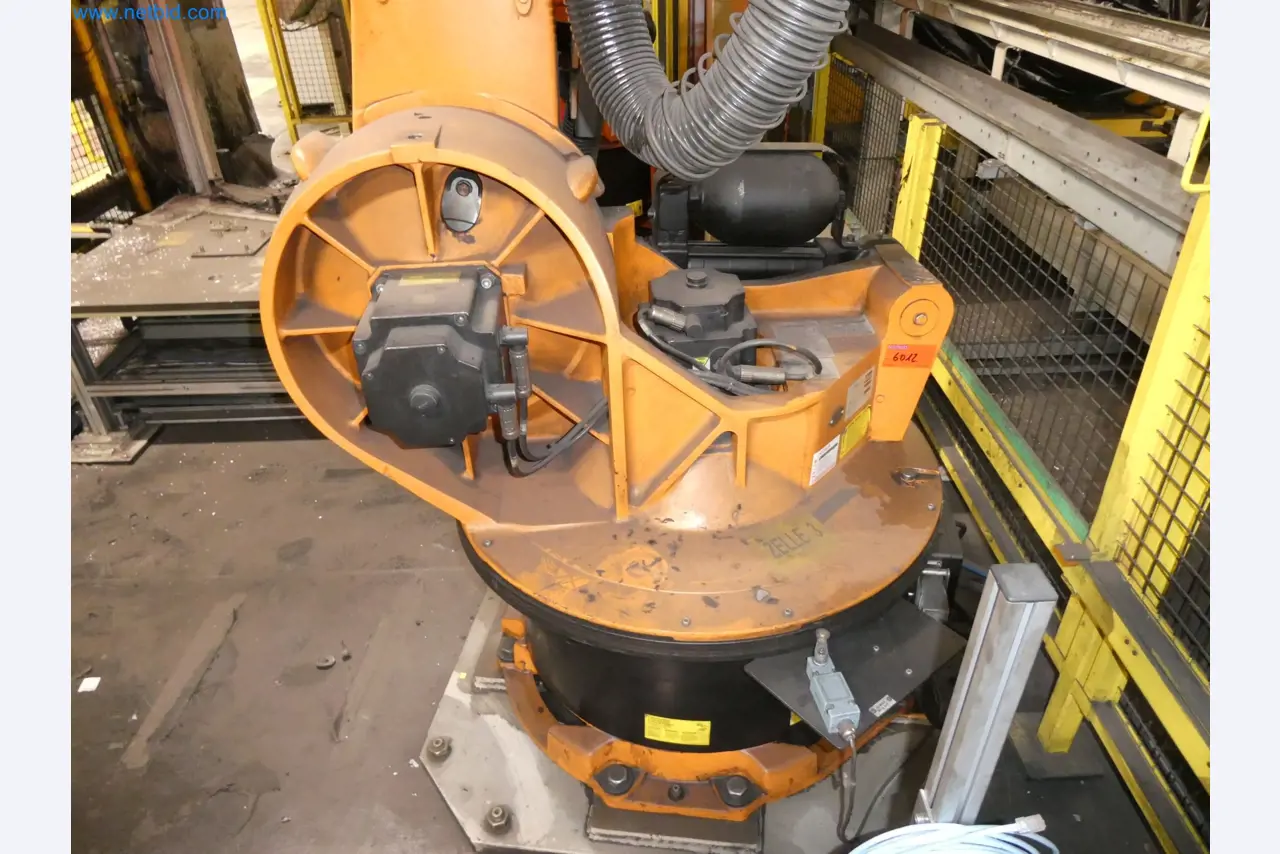 Robots, welding equipment and assembly accessories from the automotive industry-22