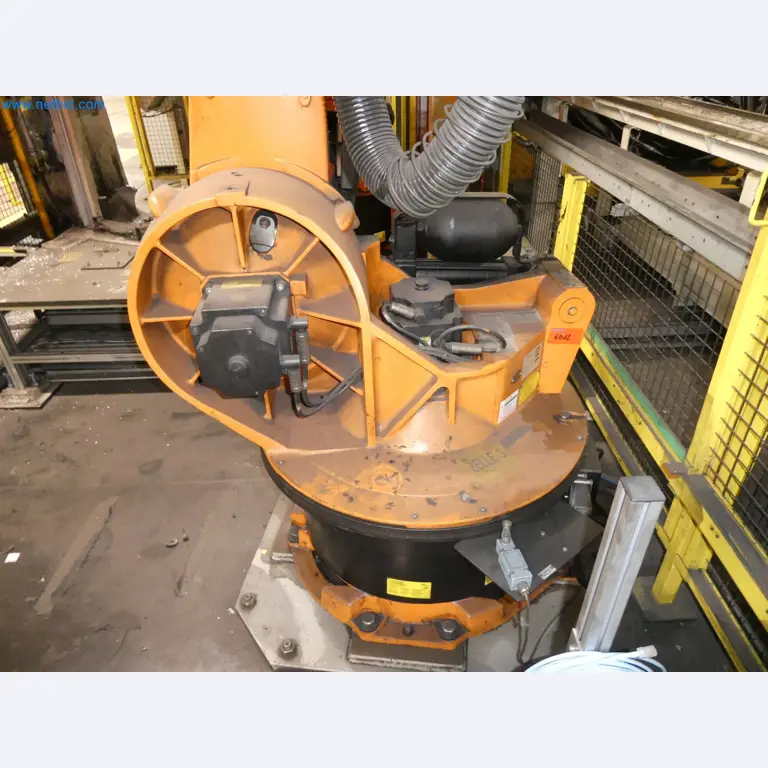 Robots, welding equipment and assembly accessories from the automotive industry-22