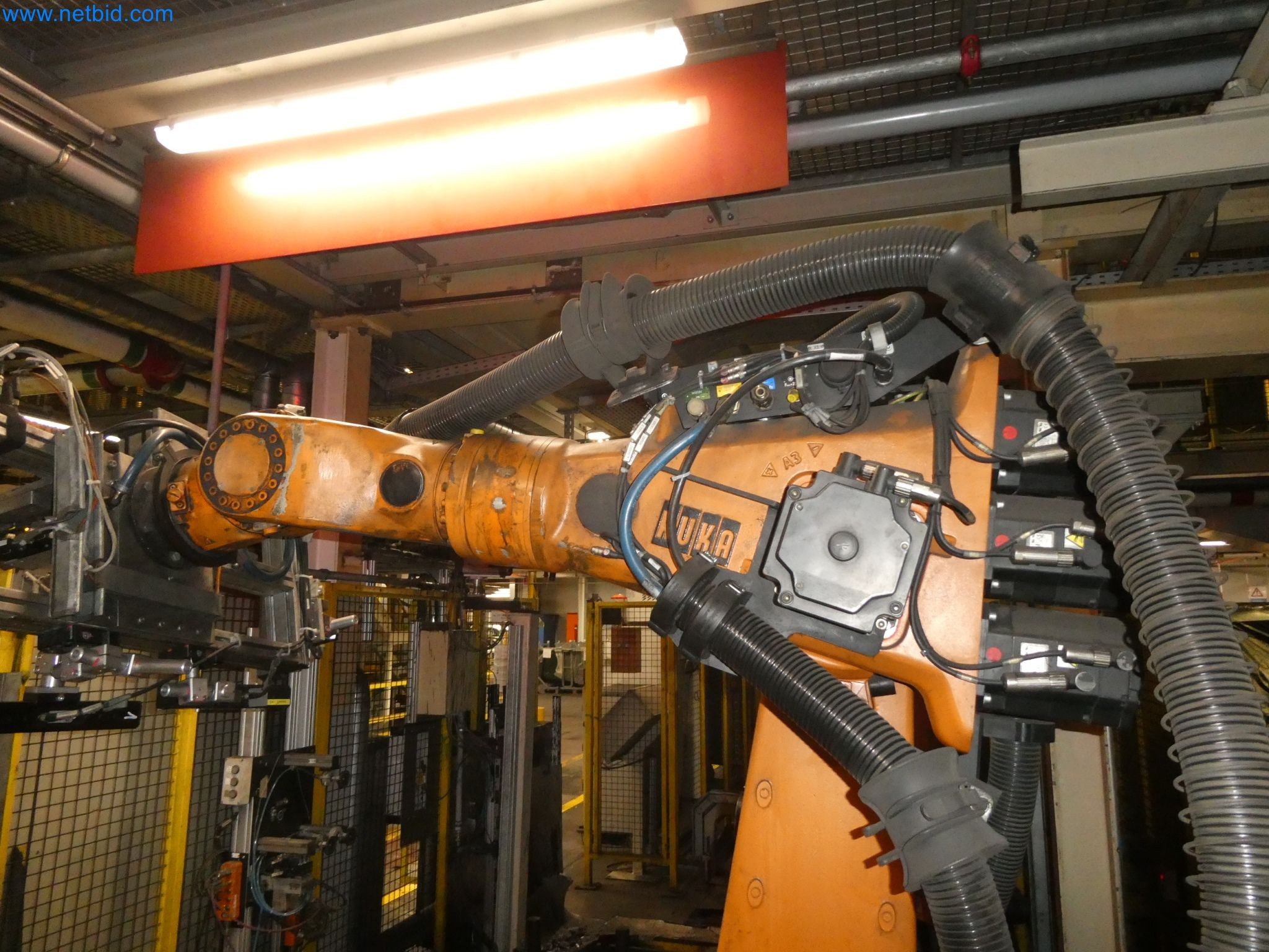 Robots, welding equipment and assembly accessories from the automotive industry-25