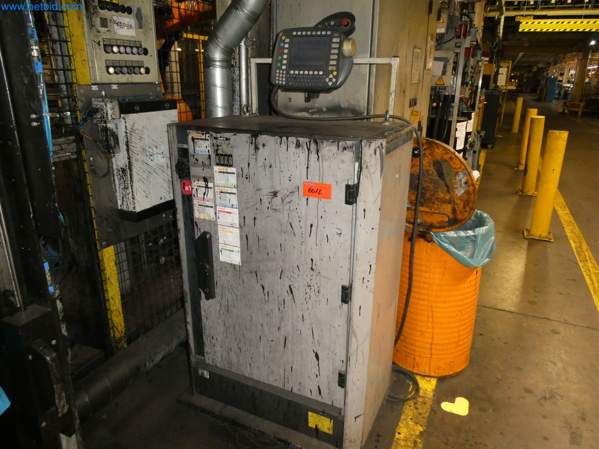 Robots, welding equipment and assembly accessories from the automotive industry-28