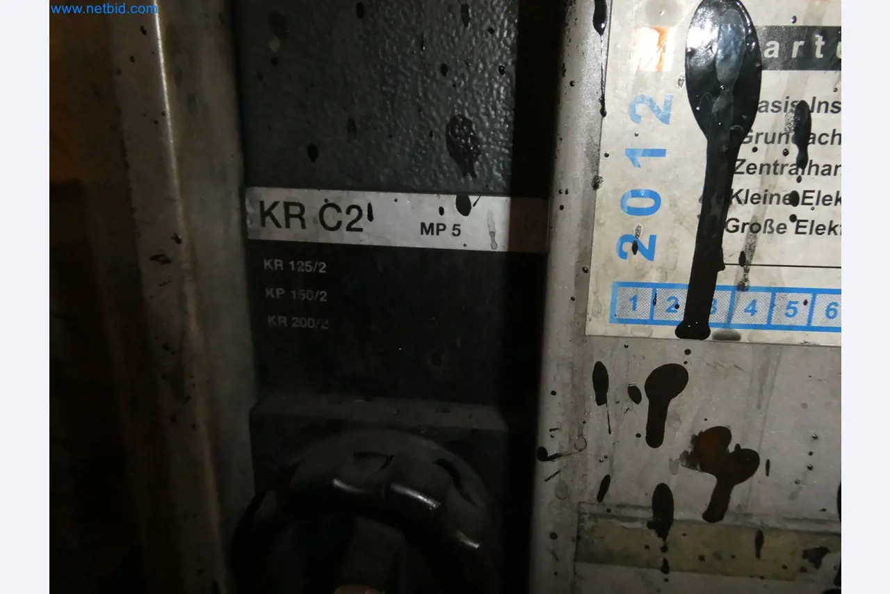 Robots, welding equipment and assembly accessories from the automotive industry-29