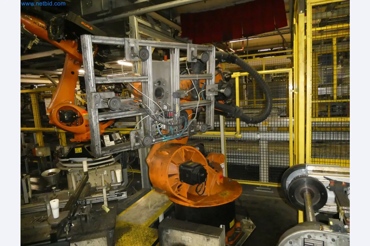 Robots, welding equipment and assembly accessories from the automotive industry-2