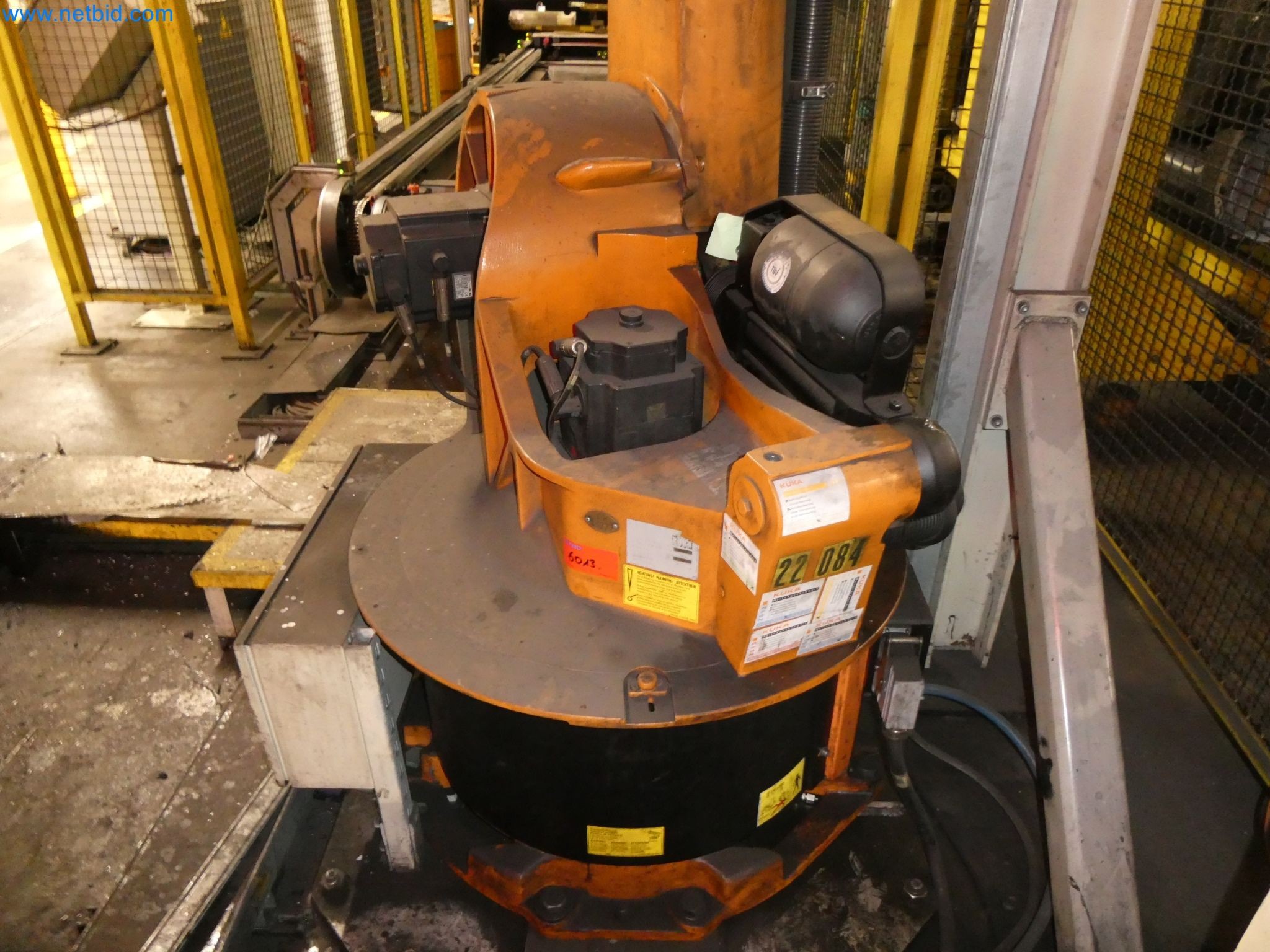 Robots, welding equipment and assembly accessories from the automotive industry-30