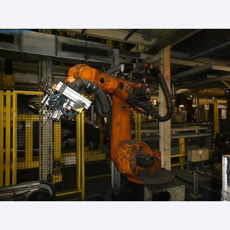 Robots, welding equipment and assembly accessories from the automotive industry-31