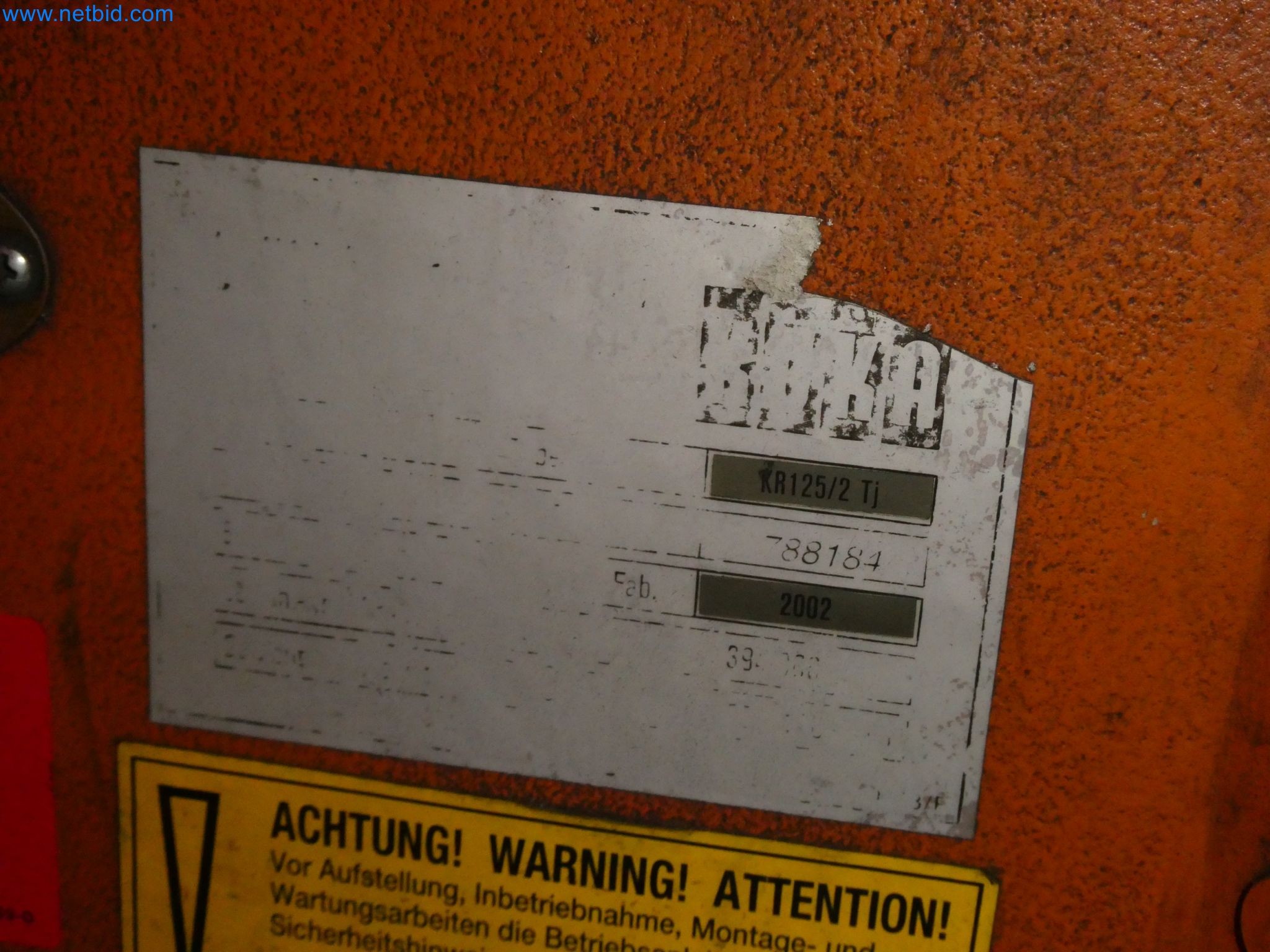 Robots, welding equipment and assembly accessories from the automotive industry-33