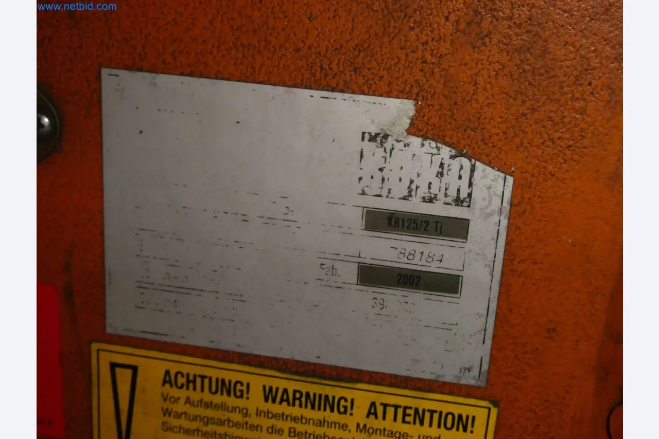 Robots, welding equipment and assembly accessories from the automotive industry-33