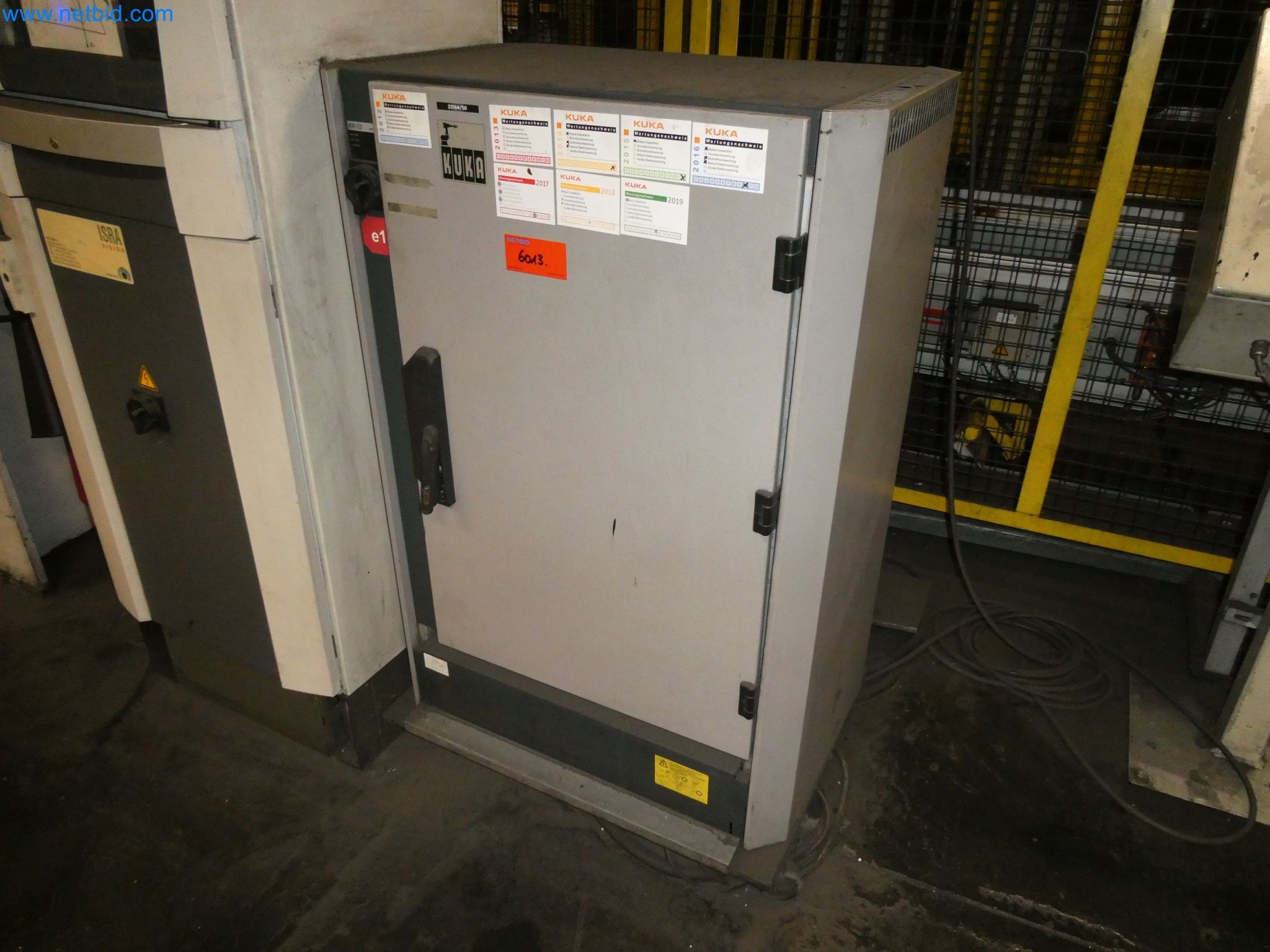 Robots, welding equipment and assembly accessories from the automotive industry-34