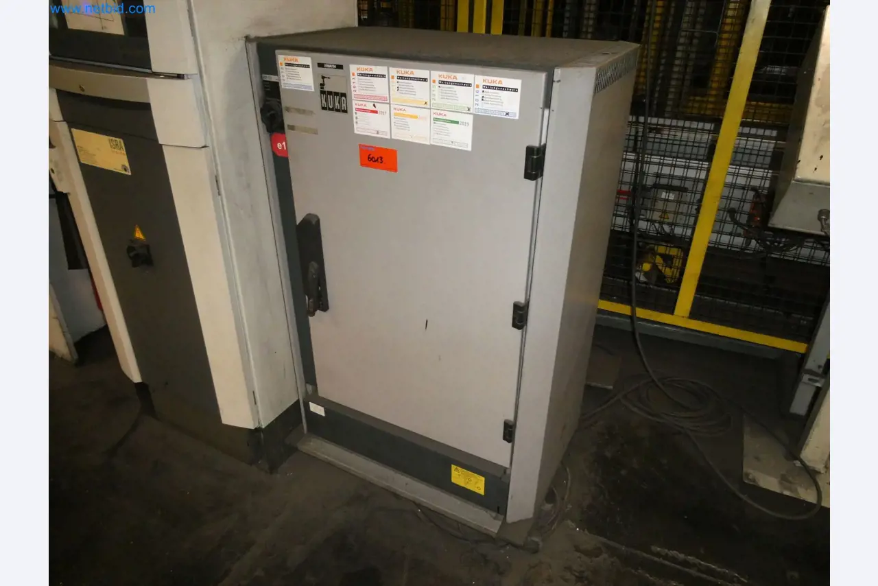 Robots, welding equipment and assembly accessories from the automotive industry-34