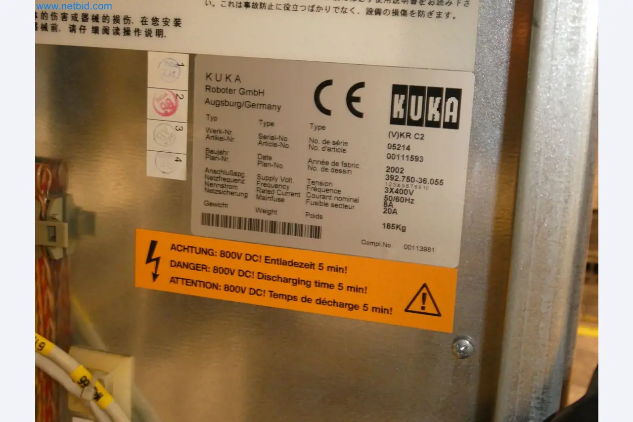 Robots, welding equipment and assembly accessories from the automotive industry-36