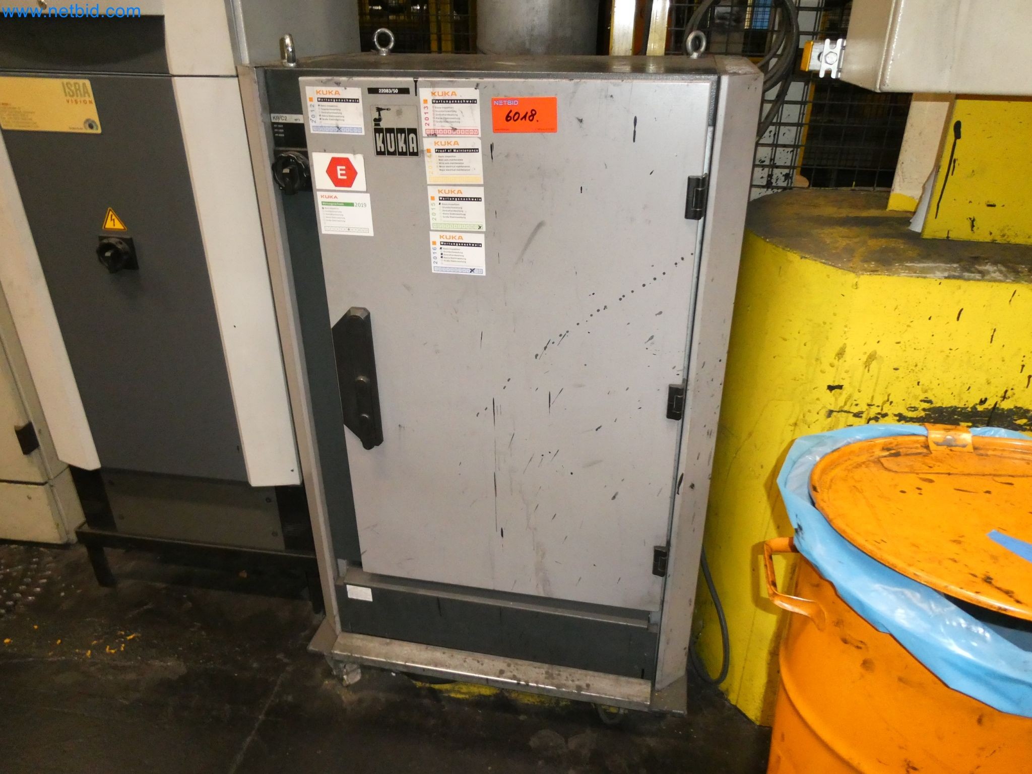 Robots, welding equipment and assembly accessories from the automotive industry-39