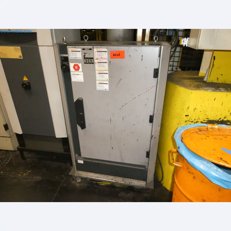 Robots, welding equipment and assembly accessories from the automotive industry-39