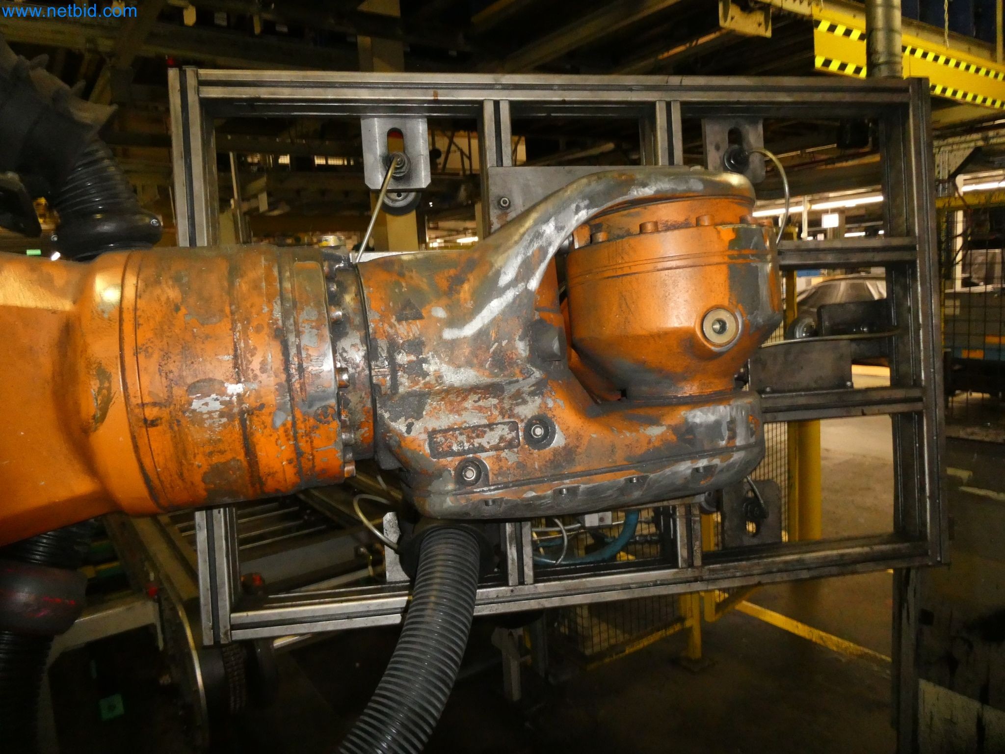 Robots, welding equipment and assembly accessories from the automotive industry-3