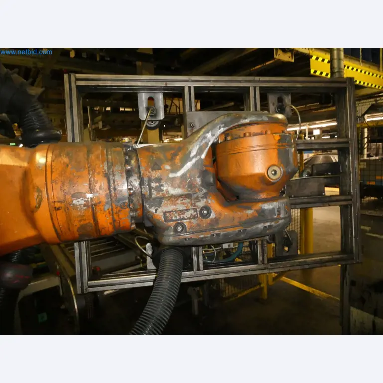 Robots, welding equipment and assembly accessories from the automotive industry-3