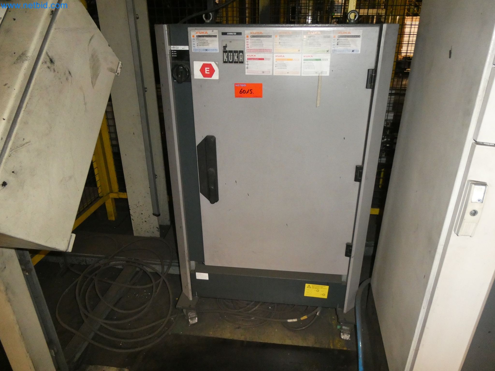 Robots, welding equipment and assembly accessories from the automotive industry-40