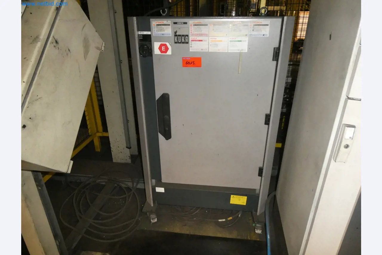 Robots, welding equipment and assembly accessories from the automotive industry-40