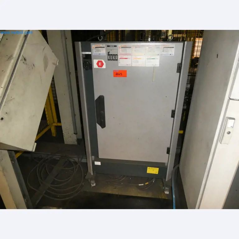 Robots, welding equipment and assembly accessories from the automotive industry-40