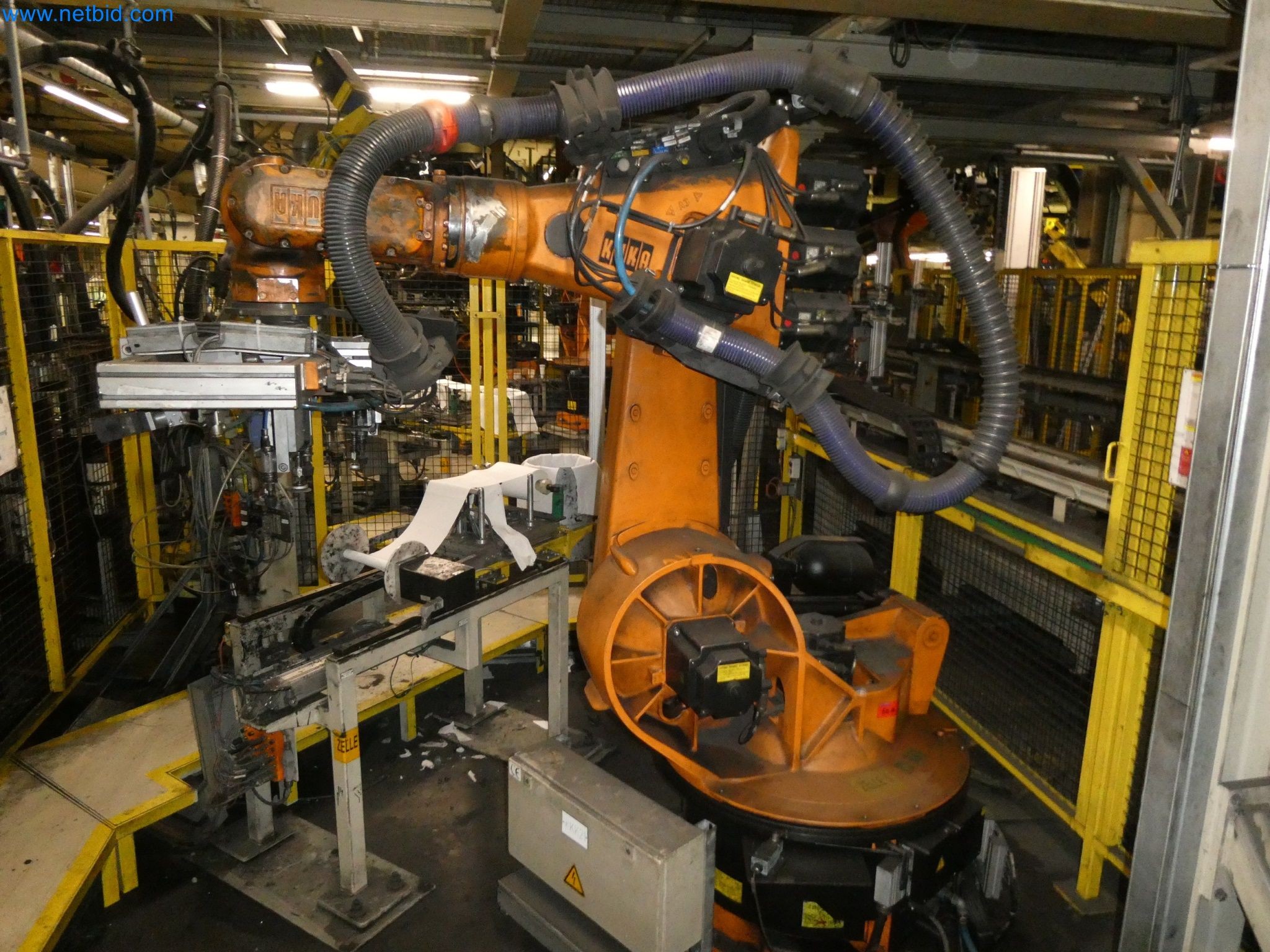 Robots, welding equipment and assembly accessories from the automotive industry-42