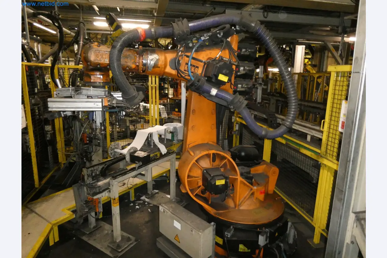 Robots, welding equipment and assembly accessories from the automotive industry-42