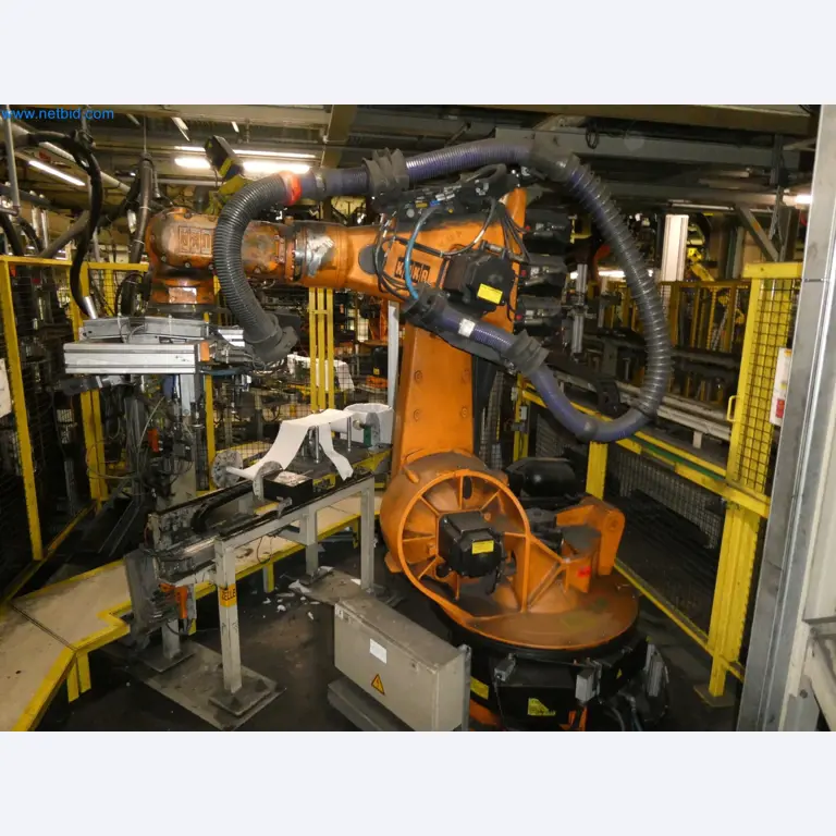 Robots, welding equipment and assembly accessories from the automotive industry-42