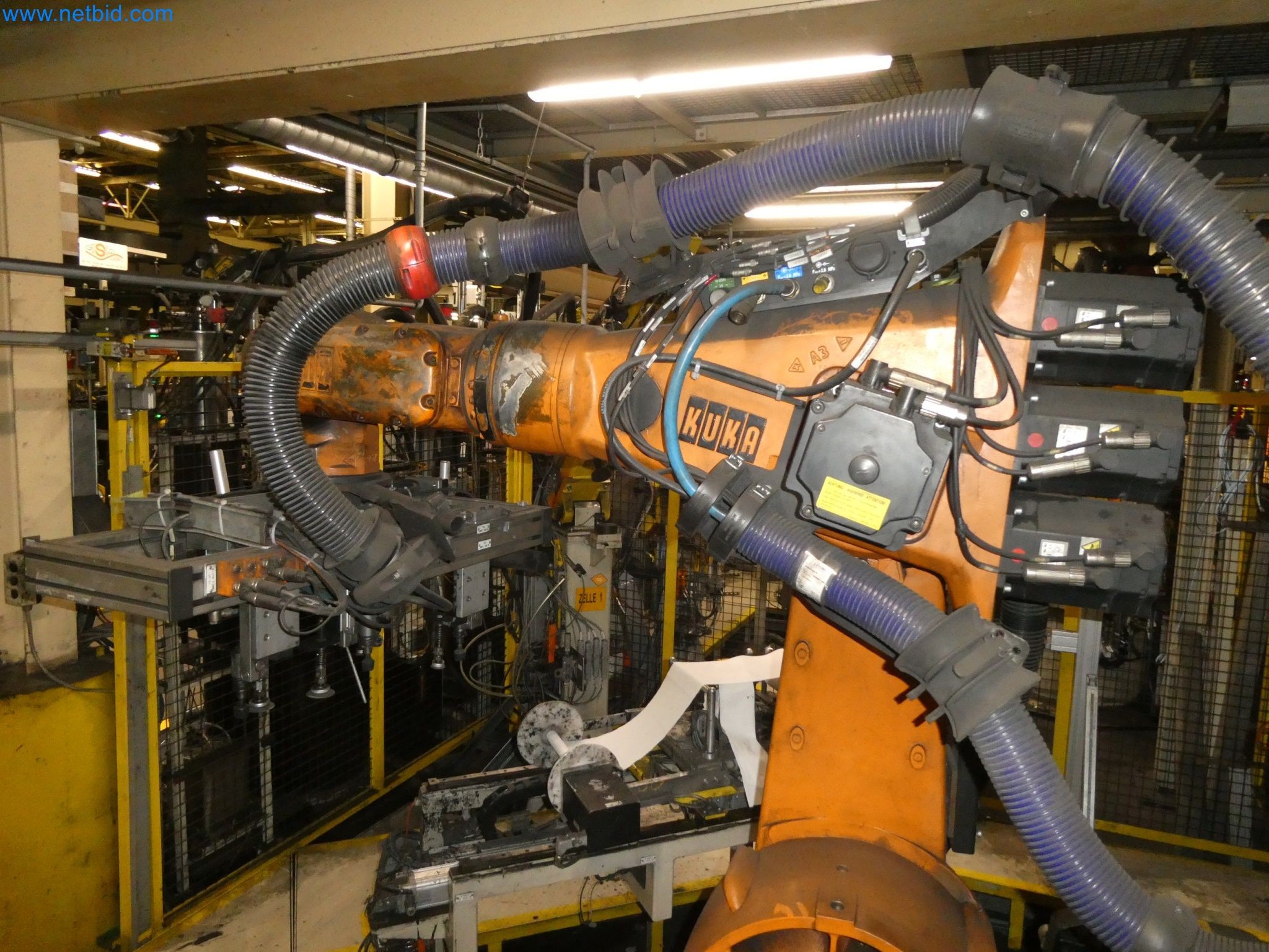 Robots, welding equipment and assembly accessories from the automotive industry-43