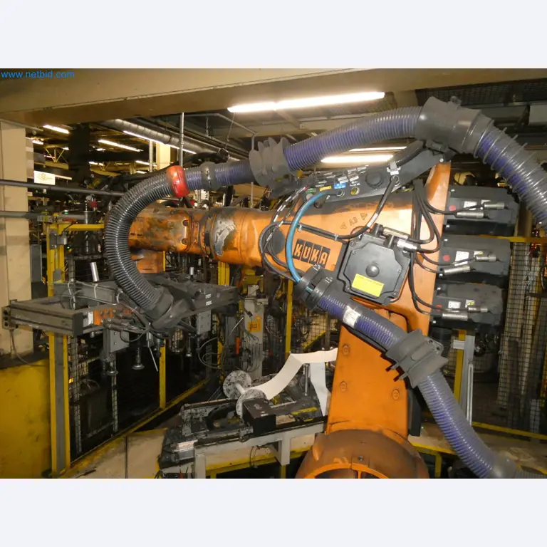 Robots, welding equipment and assembly accessories from the automotive industry-43