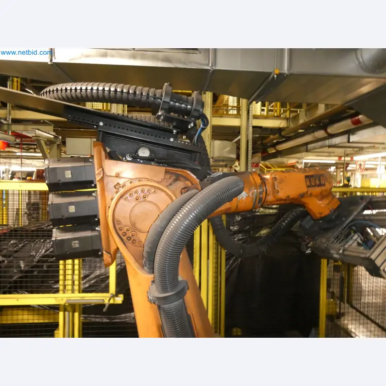 Robots, welding equipment and assembly accessories from the automotive industry-44