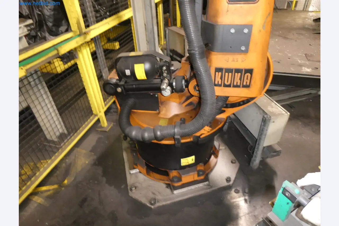 Robots, welding equipment and assembly accessories from the automotive industry-45