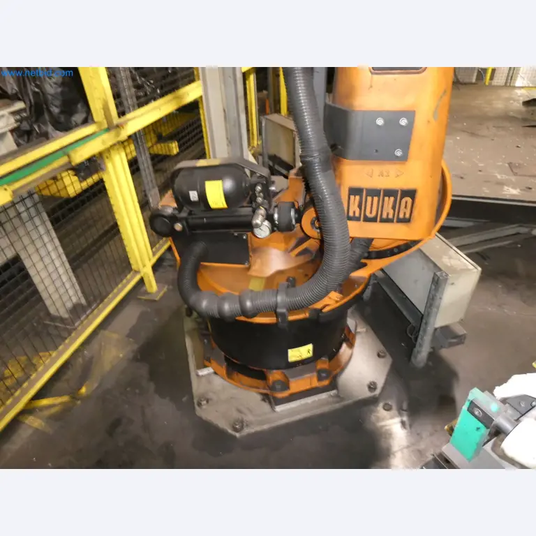 Robots, welding equipment and assembly accessories from the automotive industry-45