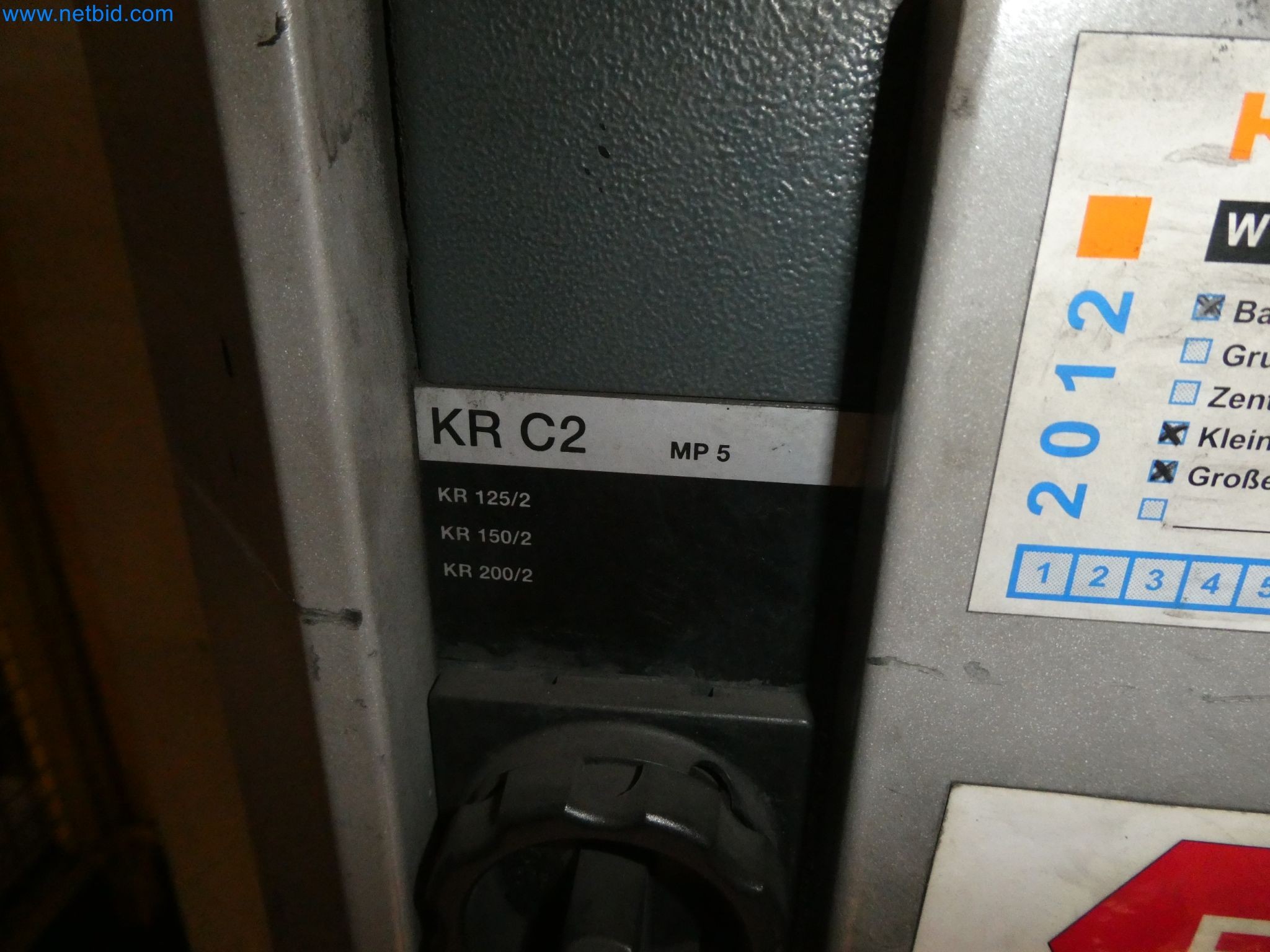 Robots, welding equipment and assembly accessories from the automotive industry-47