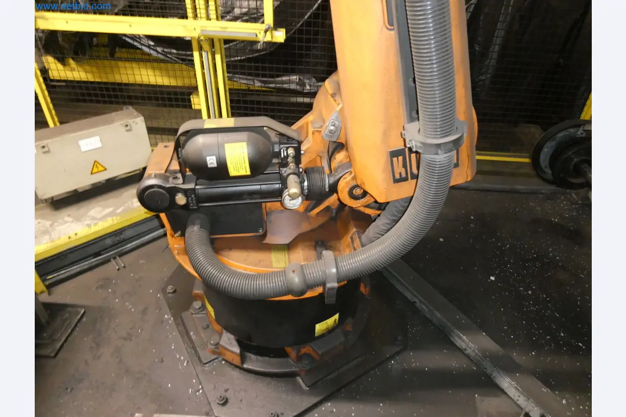 Robots, welding equipment and assembly accessories from the automotive industry-51