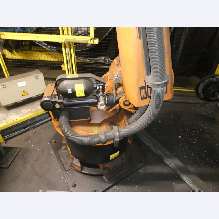 Robots, welding equipment and assembly accessories from the automotive industry-51