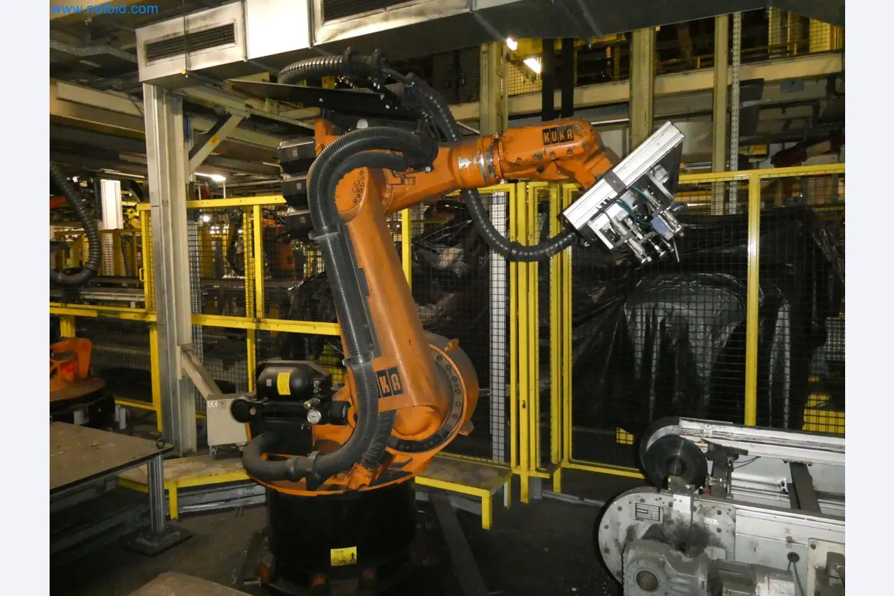 Robots, welding equipment and assembly accessories from the automotive industry-52