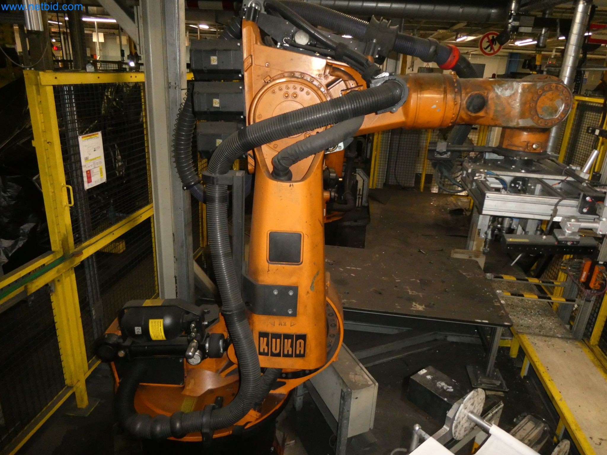 Robots, welding equipment and assembly accessories from the automotive industry-53