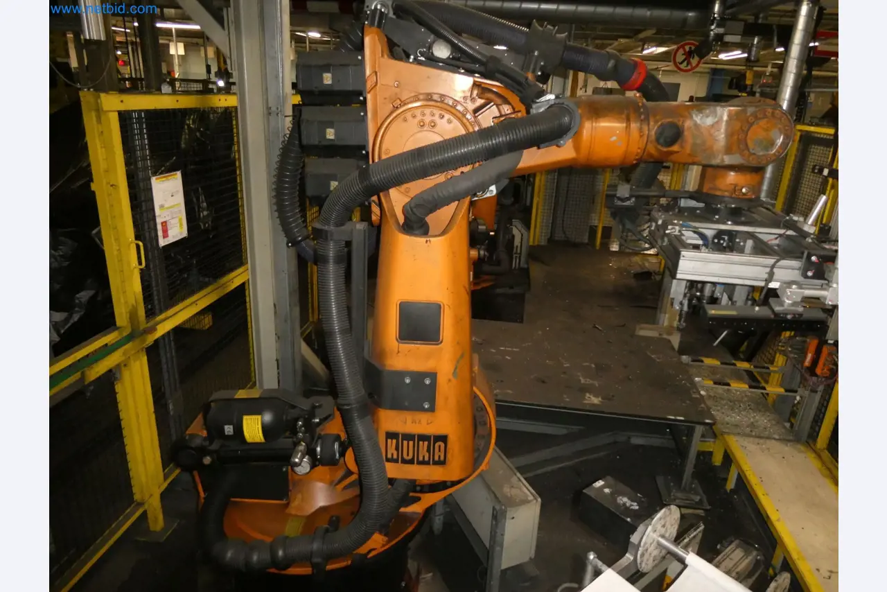 Robots, welding equipment and assembly accessories from the automotive industry-53