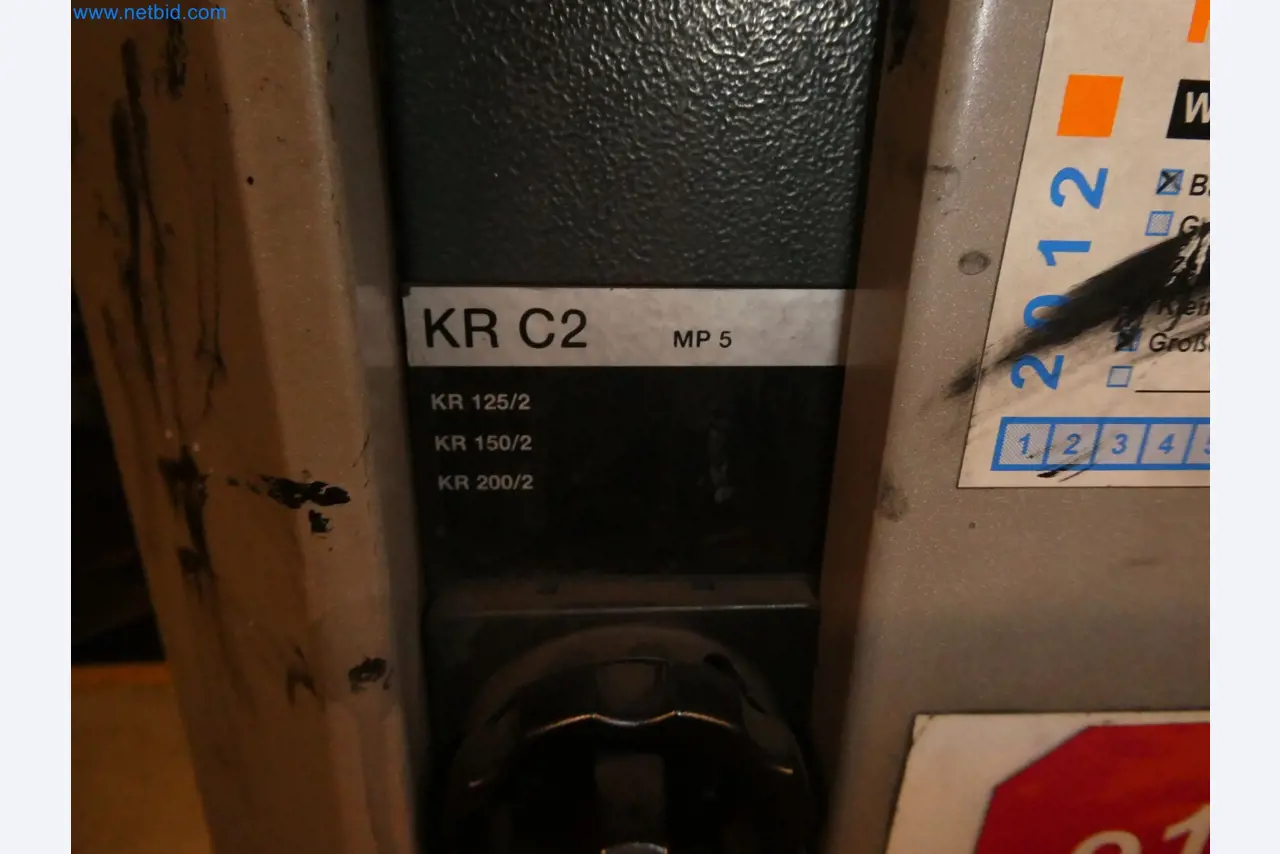 Robots, welding equipment and assembly accessories from the automotive industry-54