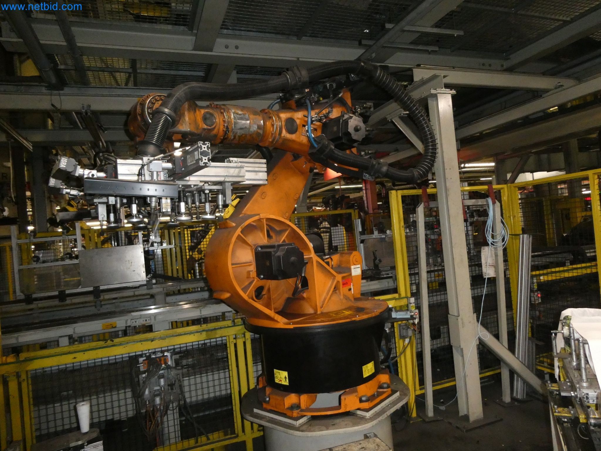 Robots, welding equipment and assembly accessories from the automotive industry-56