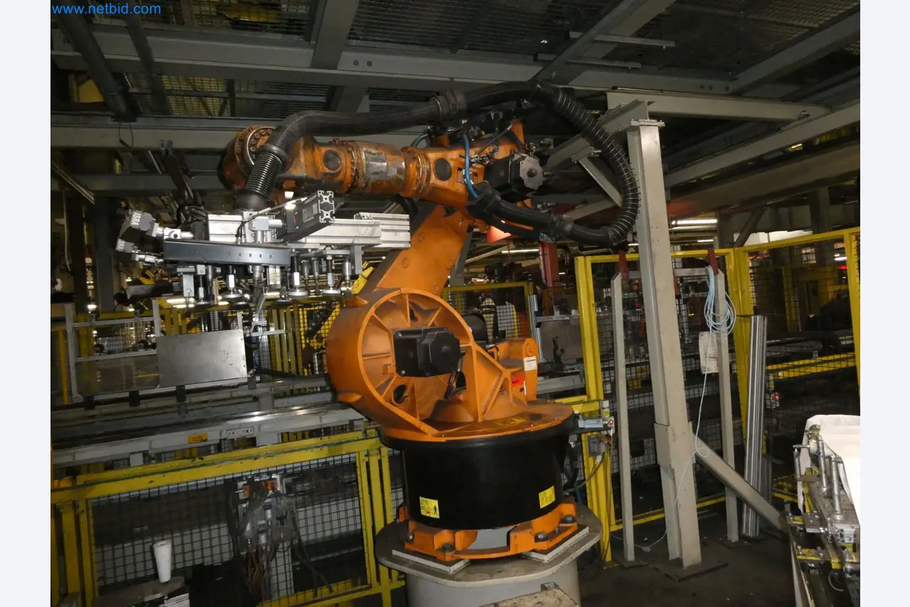 Robots, welding equipment and assembly accessories from the automotive industry-56