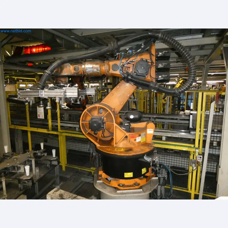 Robots, welding equipment and assembly accessories from the automotive industry-57